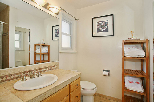bathroom bathroom