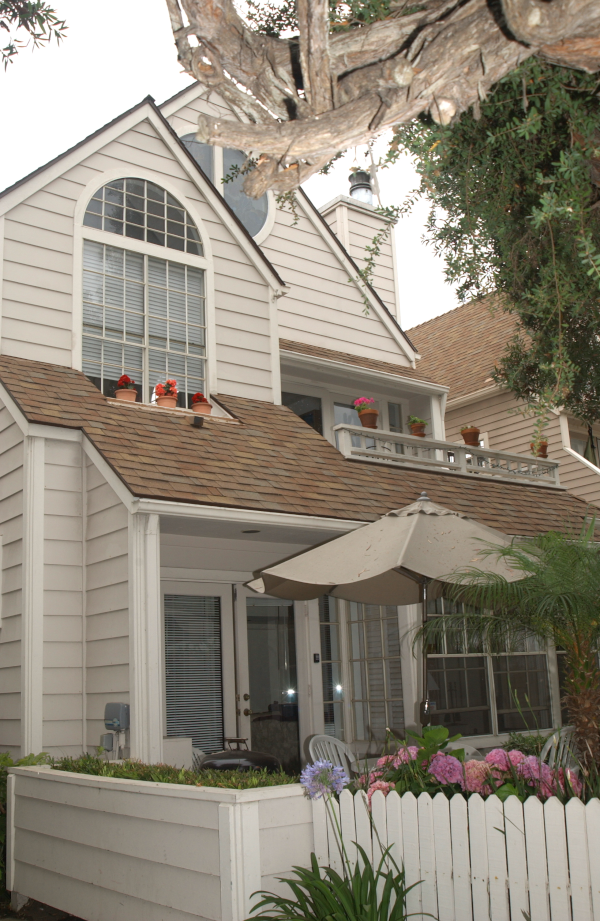 outside house view with patio