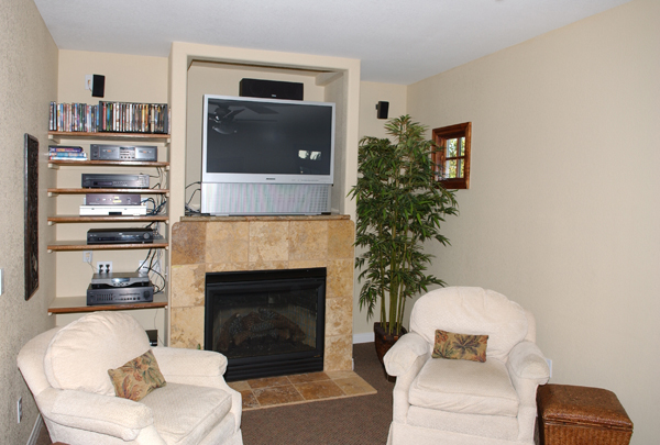 Livingroom Fireplace and TV Livingroom Fireplace and TV